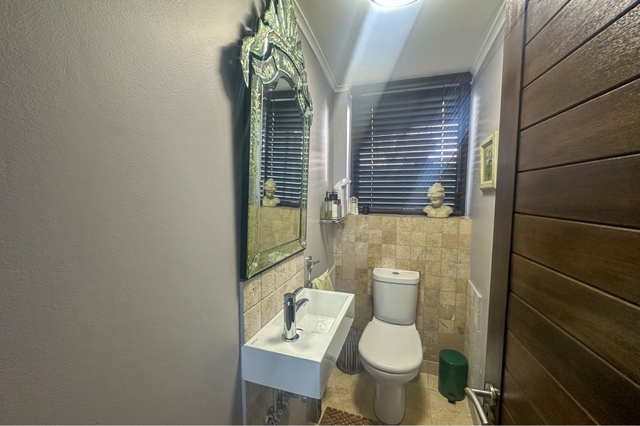 5 Bedroom Property for Sale in Oubaai Western Cape